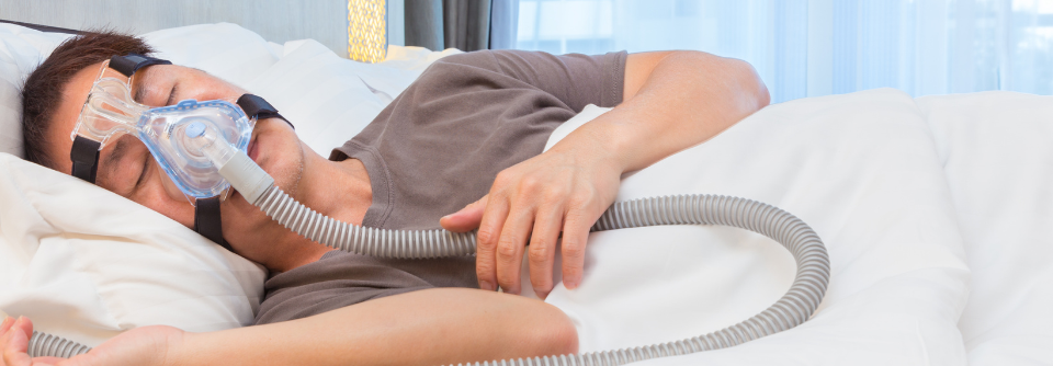 CPAP-Beatmung bei OSA: Anfängliches Verhaltensmuster erlaubt Prognoseabschätzung Die CPAP-Beatmung gilt bei OSA als effektive Behandlungsoption. Symptomlast, kardiovaskuläre Komplikationen, Klinikaufnahmen und OSA-assoziierte Sterblichkeit gehen unter ihr zurück.