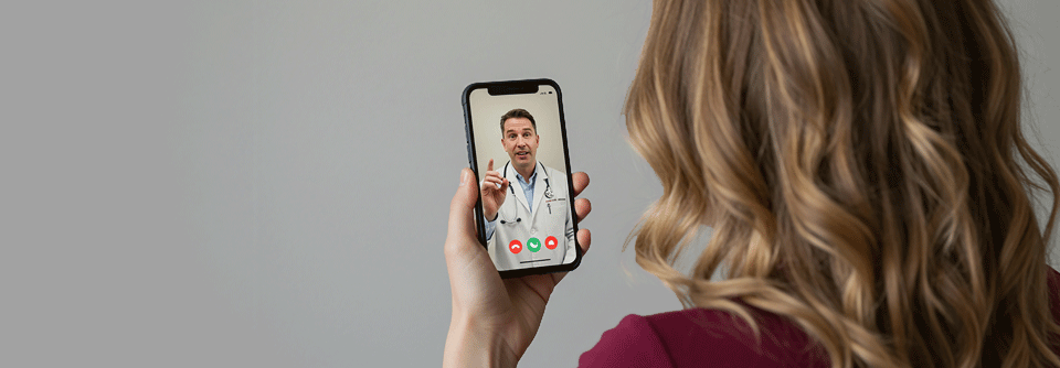 eHealth: Mehr Telemedizin erwünscht Den Arzt aus dem heimischen Wohnzimmer konsultieren, etwa über Videosprechstunde – viele Bürger schätzen diese Möglichkeit, die ihnen die Telemedizin eröffnet.