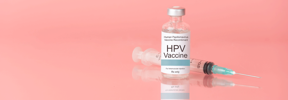 HPV: Impfung auch für Jungen Die Ständige Impfkommission (STIKO) empfiehlt, auch Jungen im Alter von 9 bis 14 Jahren gegen Humane Papillomviren (HPV) zu impfen.
