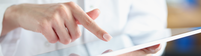 „Digi-ManagerInnen“ sollen Praxen bei der Digitalisierung und der Nutzung von E-Rezepten und ePAs unterstützen.