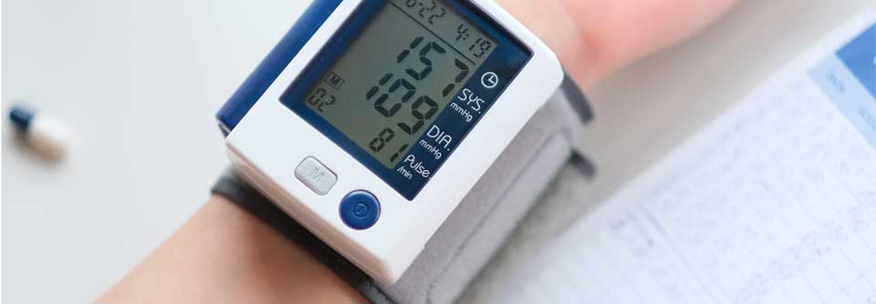 Hypertonie: Patienten sollten Blutdruck selbst messen In einer Studie zeigten Patienten mit Selbstkontrolle plus Telemonitoring die besten Erfolge.