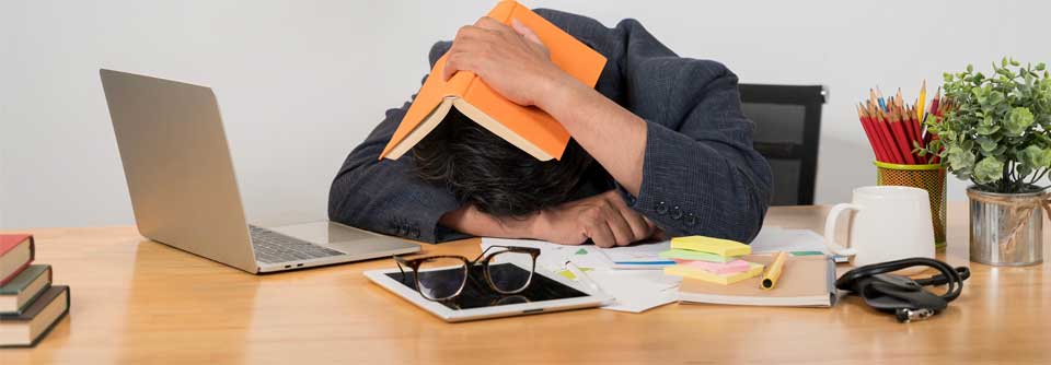 Auch Arbeitssucht kann zu einem Burnout-Syndrom führen.