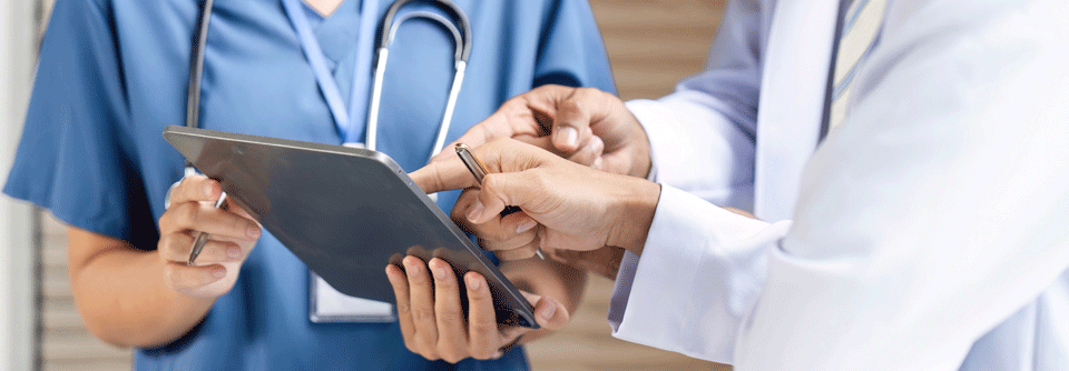 Bei vielen klinischen Studien stockt die Rekrutierung; Patient:innen, Ärzt:innen und Industrie diskutieren über mögliche Lösungen.