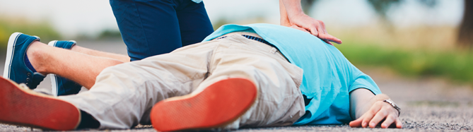 Die Herzdruckmassage am Notfallort erfolgt oft zu spät. Nur jede zehnte Person überlebt den Herz-Kreislauf-Stillstand.