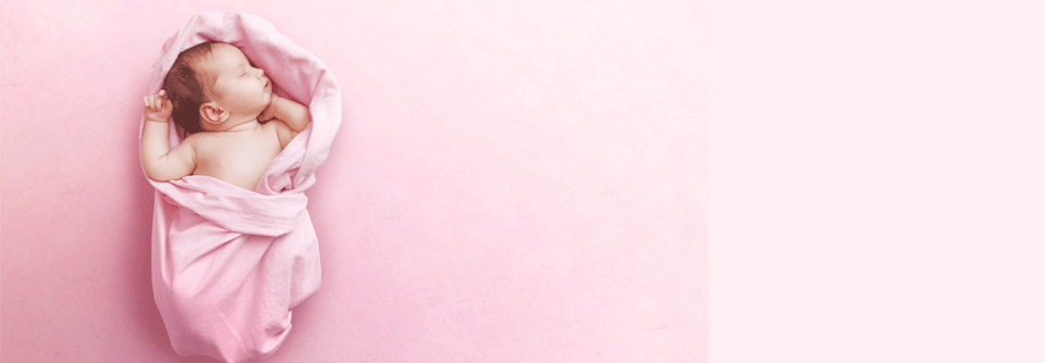 Der Trend, Babys eng einzuwickeln, um sie zu beruhigen könnte zu einer Zunahme der Hüftfehlstellungen führen