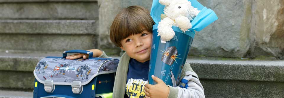 Kinder, die jung eingeschult werden, kommen früher mit Zigaretten in Berührung, da sie in der Regel ältere Freunde haben.