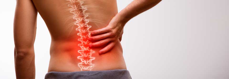 Die Nationale Versorgungs-Leitlinie Kreuzschmerz sieht eine 6-wöchigen Wartezeit vor, wenn keine Warnhinweise auf Wirbelbrüche oder andere Gefahren bestehen.