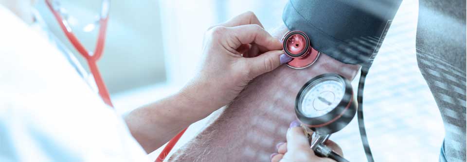Ein dauerhaft erhöhter Blutdruck erhöht auch das Risiko auf 11 weitere Herz-Kreislauferkrankungen.