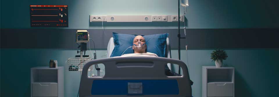 Ärzte erhalten am Lebensende seltener eine aggressive Therapie, sie werden auch weniger häufig operiert und seltener auf Intensivstationen aufgenommen.