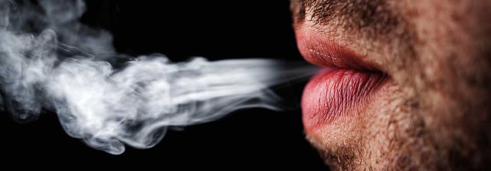 Der Zusammenhang war bei jüngeren Personen stärker ausgeprägt als bei älteren. 