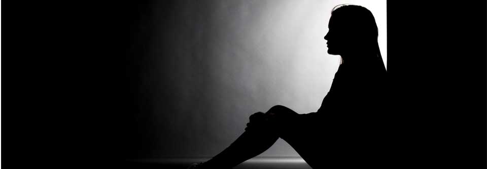 Studienteilnehmer, die an Straßen mit viel Verkehrslärm wohnen, entwickelten im Zeitraum von 5 Jahren häufiger depressive Symptome.