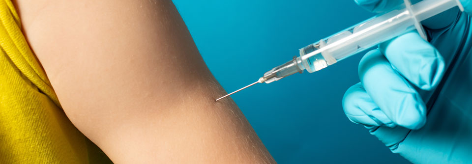 STIKO empfiehlt Meningokokkenimpfung gegen  der Serogruppen A, C, W und Y für alle Kinder und Jugendlichen im Alter von 12 bis 14 Jahren als Standardimpfung.