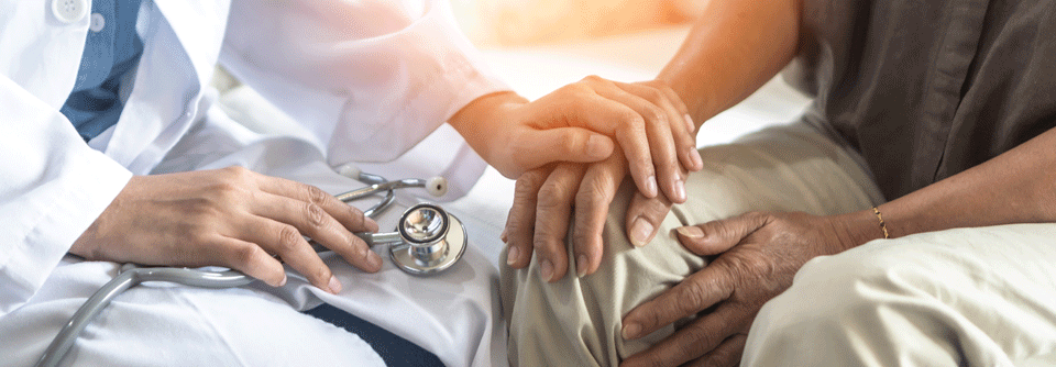 Die PARADIGM-Studie zeigt, dass die Induktion bei fitten AML-Patient:innen auch ohne Chemotherapie möglich ist.