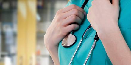 Kollege gibt Tipps zu Delegation, Verordnung und Patientenkartei Thinkstock