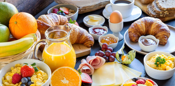Frühstücken wie ein König?: Besser nicht! Wer frühstückt, nimmt eher zu.