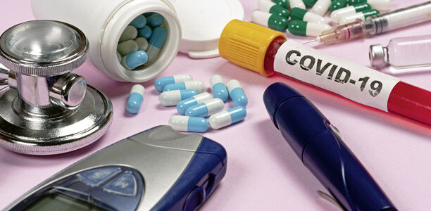COVID: Diabetes nach Corona-Infektion Die Deutsche Diabetes Gesellschaft empfiehlt, nach einer Corona-Infektion unbedingt auch ein Diabetes-Screening mit Langzeitblutzuckermessung durchzuführen.
