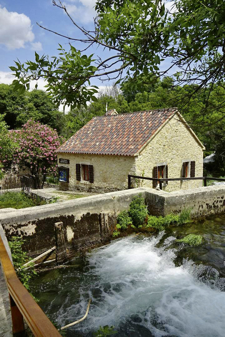Abb. 3: Eine der renovierten Wassermühlen im Krka-Nationalpark.