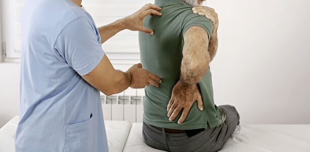Rückenschmerzen und hohe Blutsenkung: Polymyalgie als Ursache denkbar?
