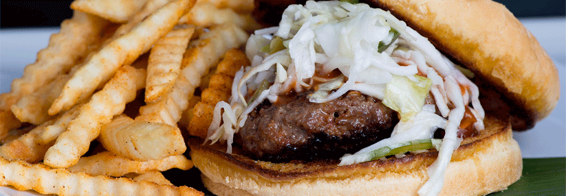 Den Burger zwischendurch vertilgt so gut wie jeder gerne einmal. Doch genau dieses "Snacken" schadet der Gesundheit.