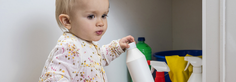 Reinigungsmittel und Chemikalien solten immer außerhalb der Reichweite von Kindern aufbewahrt werden.