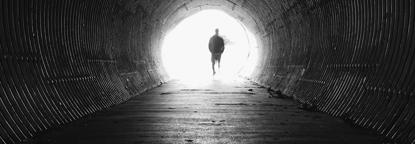 Die mentalen Phänomene kurz vor dem Tod, fallen recht unterschiedlich aus. Sehr bekannt ist aber das des "Lichts am Ende des Tunnels".