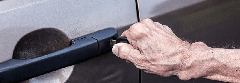 Sollte Ihr Oldie den Autoschlüssel ab­geben? Die „Seniorenberatung aufgrund fahreignungsrelevanter Einschränkungen“ (SAFE) hilft bei der Einschätzung.