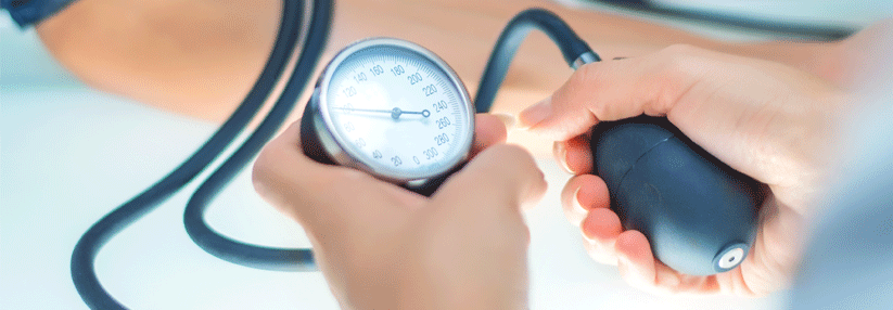 Zielblutdruck unter 130 mmHg anstreben Der bei Hypertonikern anzustrebende systolische Zielblutdruck sollte „nur“ unter 130 mmHg liegen.