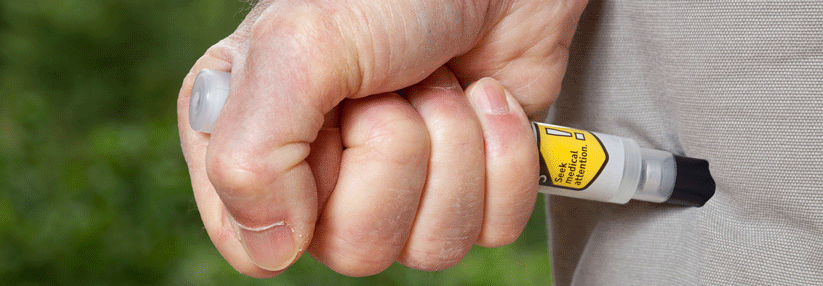 Gut, wenn der Patient für den Anaphylaxie-Notfall einen Adrenalin-Pen zur Hand hat.