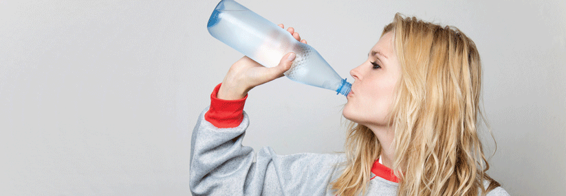 Verfügt der Patient über zu wenig antidiuretisches Hormon, muss er jede Menge trinken. Ansonsten kann es lebensgefährlich werden.