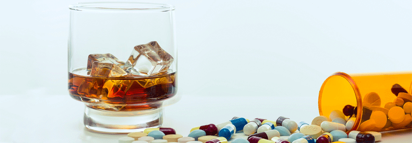 Mit Wirkstoffen wie Naltrexon, Vareniclin und dem Antiepileptikum Topiramat lässt sich die Trinkmenge wirkungsvoll reduzieren.