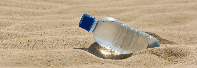 Wer im Urlaub sechs Stunden Zeit hat, kann die Flasche auch einfach in die Sonne legen, um das Trinkwasser von Keimen zu befreien.
