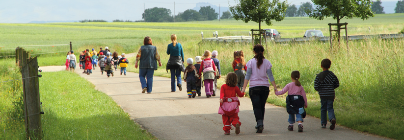 Inklusionshelfer unterstützen Diabeteskinder auch bei Klassenfahrten oder Wandertagen. 