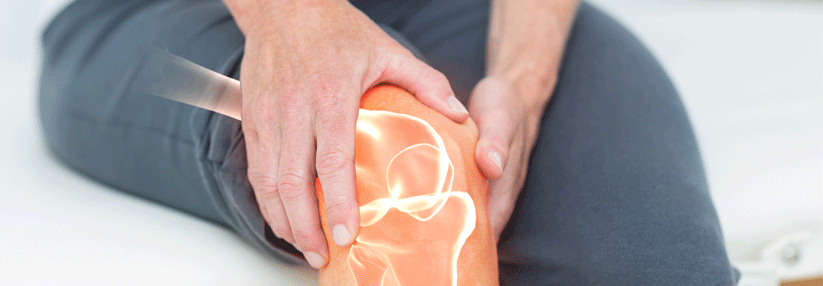 Die oligoartikuläre PsA manifestiert sich vor allem in Knie-, Schulter-, Ellenbogen- oder Sprunggelenk.