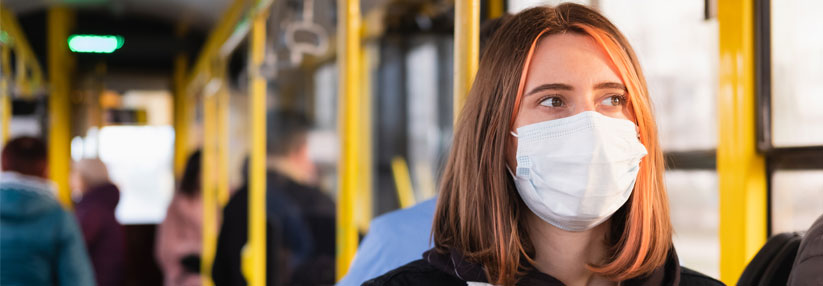 Besonders wenn das Tragen der Maske über längere Zeit erforderlich ist, sollte man einiges beachten.