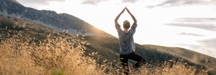 Meditative Bewegungsformen wie Yoga, aber auch andere Heilmittel aus der Natur haben sich bereits lange bewährt.
