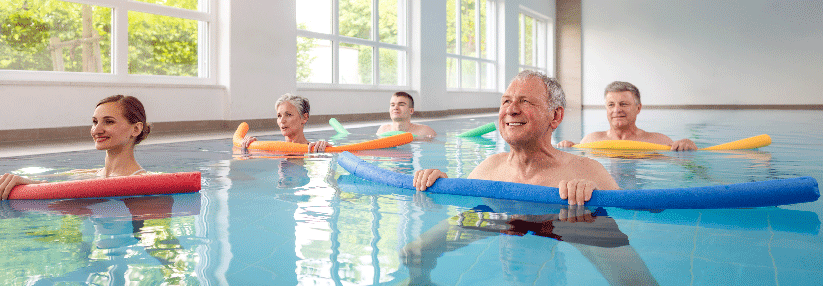 Wassergymnastik scheint für aerobes Training geeignet zu sein.