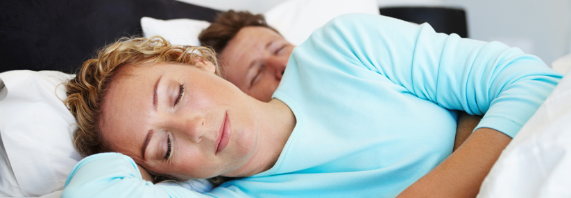 Wie wirkt sich die Verbundenheit in Paarbeziehungen auf die Schlafqualität aus?