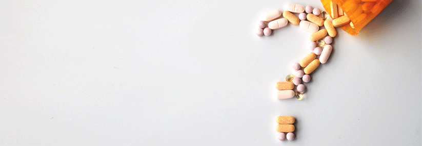 Bevor ein zusätzliches Medikament verschrieben wird, sollte sich der Arzt fragen, ob hinter dem neu aufgekommenen Symptom nicht die bereits eingenommenen Arzneimittel stecken.