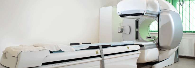 Therapieinduzierte Wirbelfrakturen bei Speiseröhrenkrebs: Strahlendosis verringern, Knochendichte erhöhen Risikofaktoren für Wirbelfrakturen durch eine Radiatio sind u.a. Alter, Strahlendosis und Knochendichte.