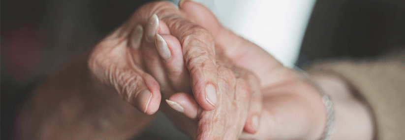 Interaktionen bei Multimedikation und physiologische Veränderungen des Körpers erschweren die adäquate Schmerztherapie bei Senioren.