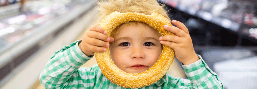 Ein Teil der Kinder erhielt bereits im Säuglingsalter glutenhaltige Lebensmittel und wurde im Alter von 3 Jahren auf das Vorliegen einer Zöliakie untersucht.