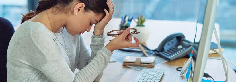 Mithilfe eines Stirnbands des Fraunhofer IGD sollen Stressoren auf der Arbeit beseitigt werden.