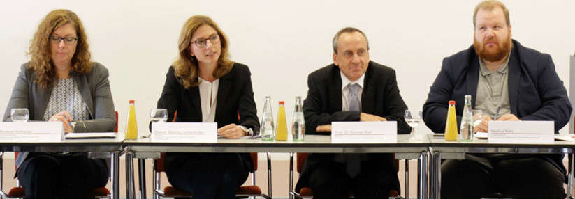 Gesundheitsministerin Sabine Bätzing-Lichtenthäler (2. v.l.) und Wissenschaftsminister Dr. Konrad Wolf (mitte) klären in Mainz zur „Landarzt-Offensive" auf.