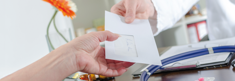 Der Arztbriefübermittlung per Patient kann eine Vorabinfomation per Fax oder digital vorausgehen.