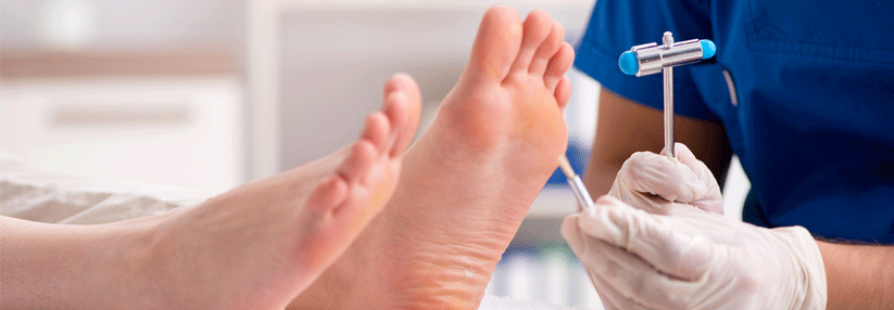 Vor der Verordnung der medizinischen Fußpflege müssen je ein dermatologischer und ein neurologischer Befund vorliegen.