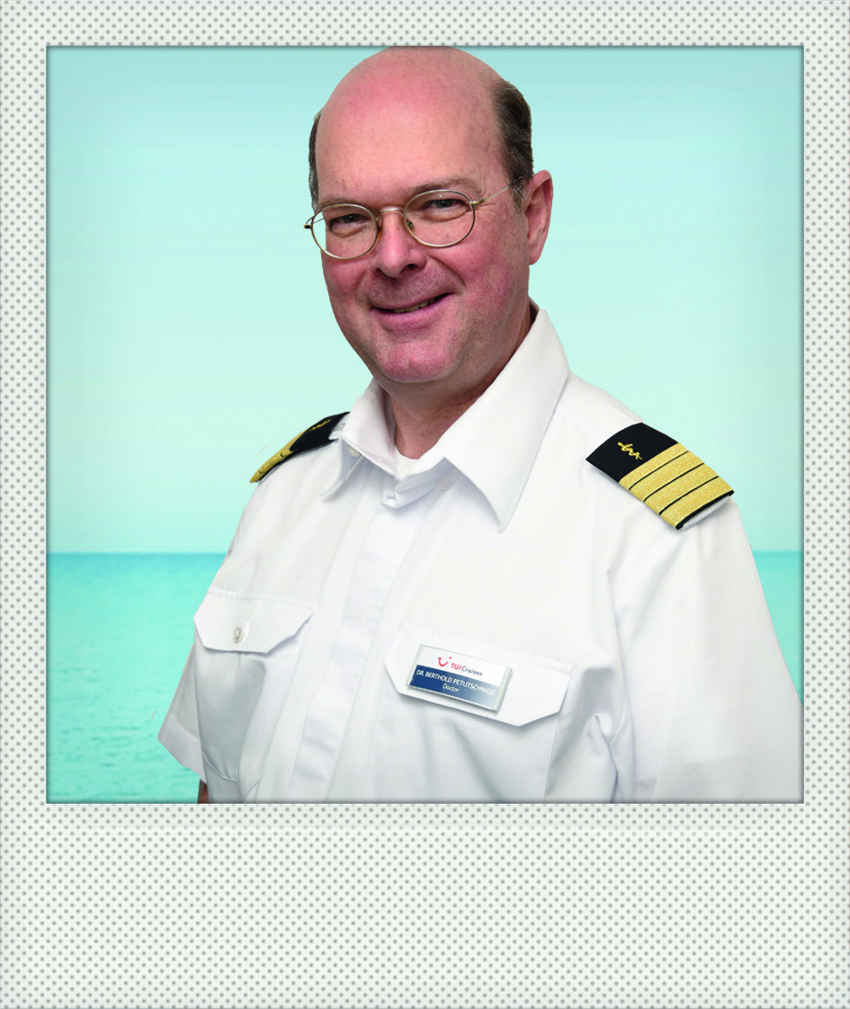 Professor Dr. Berthold Petutschnigg tauscht zweimal jährlich seinen Klinikkittel gegen die Uniform des Schiffsarztes.