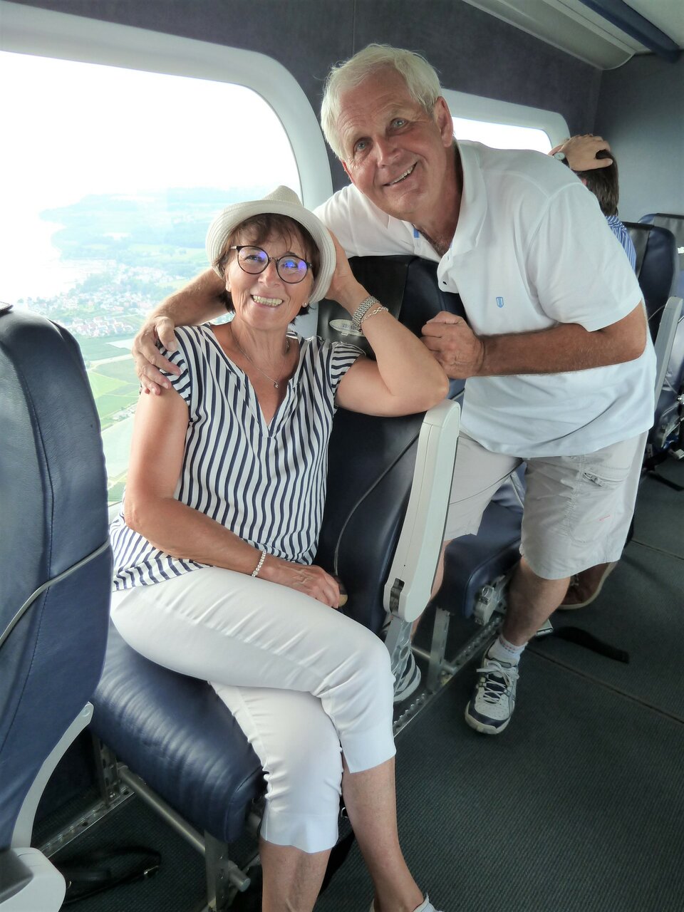 Bei einem Zeppelinflug entstand dieses Foto mit Autor Dr. Fritz Meyer und seiner Ehefrau, der sein Büchlein gewidmet ist.