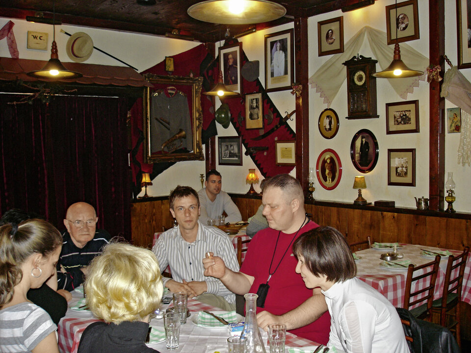Abb. 7: Gemütliche Cafés und Bars laden allerorts zum Verweilen ein.