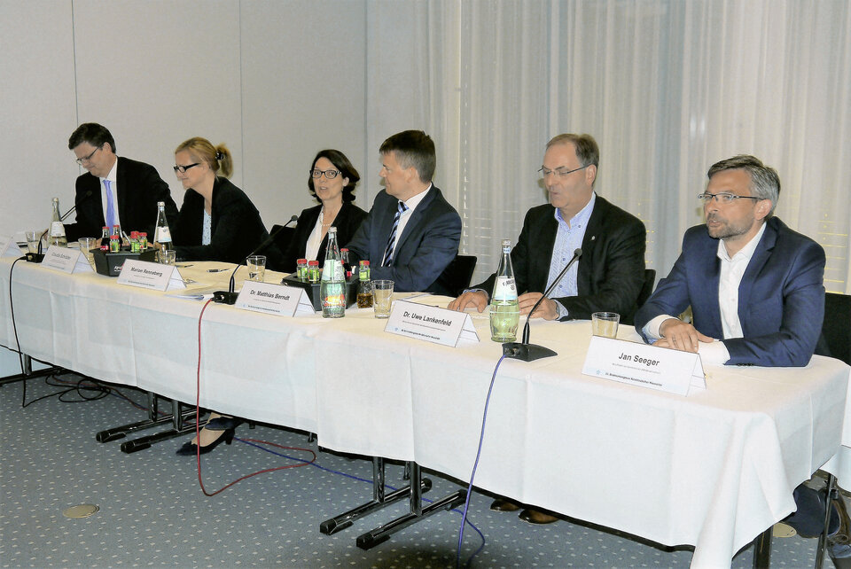 Auf dem Podium stellten sich Hausärzteverband, Körperschaft und Krankenkassen den Fragen aus dem Publikum.