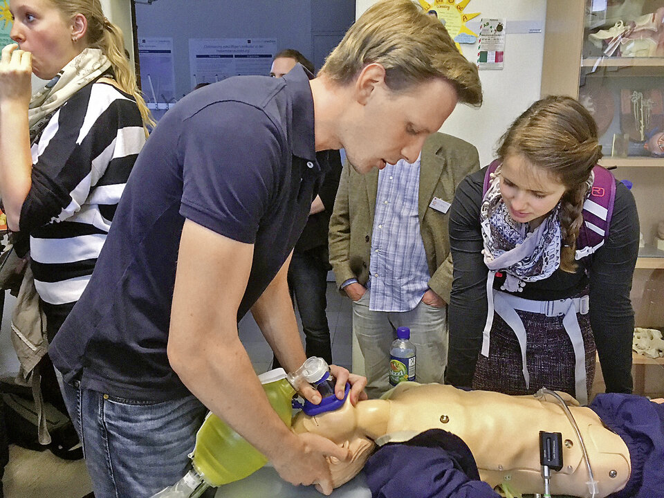 Reanimation beim Kind – die Möglichkeit, am Dummy zu üben, wurde gut genutzt 